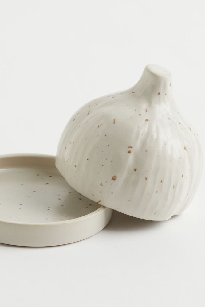 Garlic Dome and Saucer