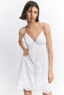 Robe avec broderie anglaise