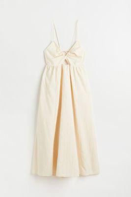 Robe à encolure en V avec lien de serrage
