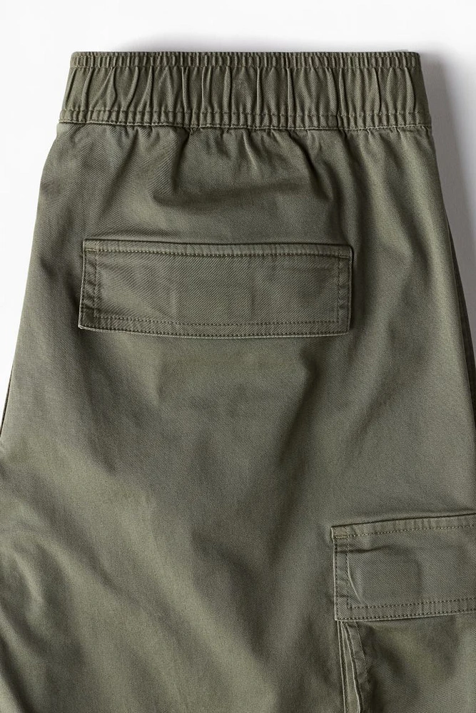 Loose Fit Twill Cargo Shorts