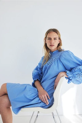 Robe avec broderie anglaise