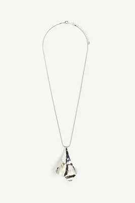 Collier avec pendentif pétale