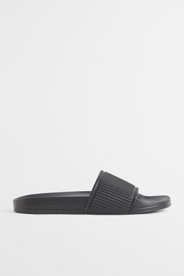 Fluted Pool Shoes