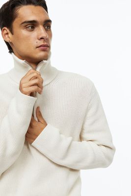 Pull Relaxed Fit en maille côtelée avec col zippé