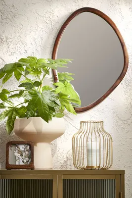 Miroir asymétrique avec cadre en bois
