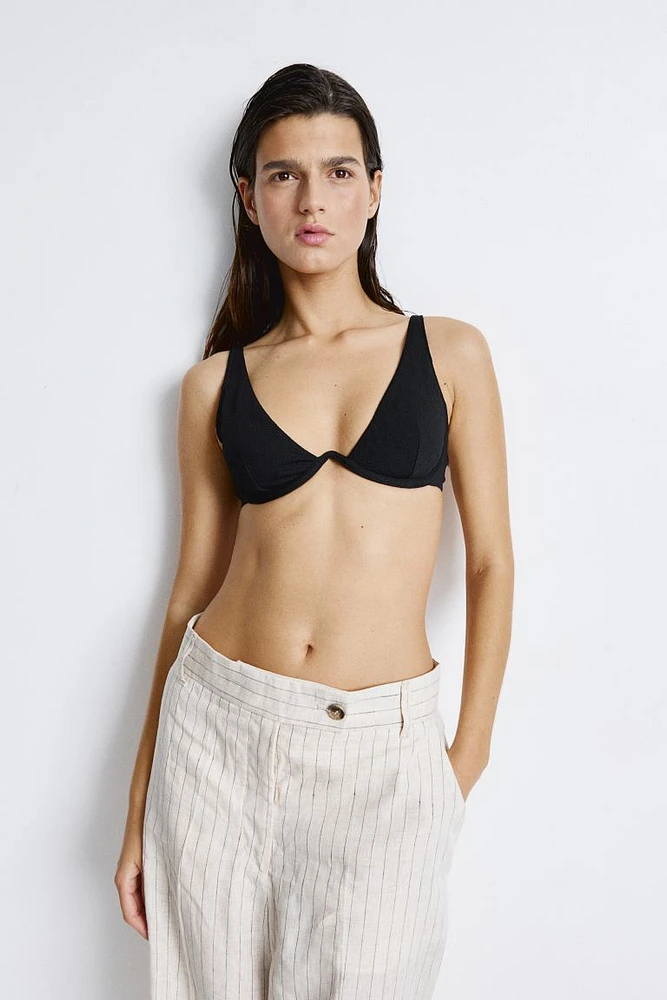 Top de bikini escotado con relleno