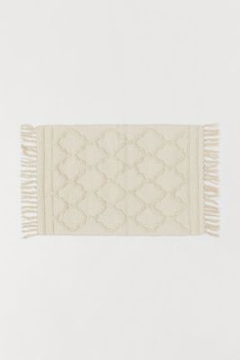 Petit tapis avec pompons