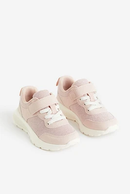 Lightweight-sole Sneakers