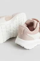 Lightweight-sole Sneakers