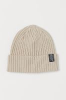 Bonnet en maille côtelée