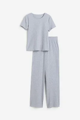 Haut et pantalon de pyjama côtelés