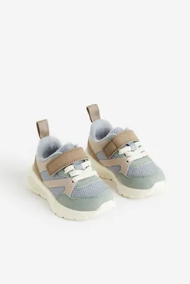 Lightweight-sole Sneakers