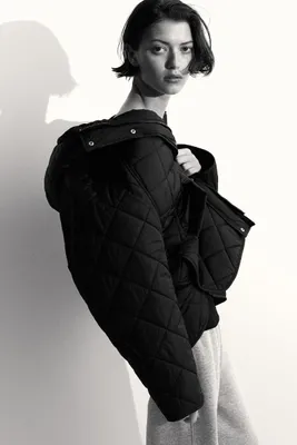 Veste à capuche matelassée