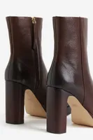 Bottines à talon en cuir