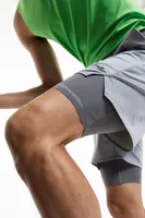Shorts deportivos de doble capa en DryMove™