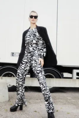 Wide-leg Pants