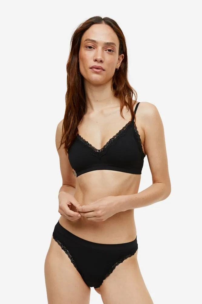 Urban Outfitters Basic Seamless Molded Cup Bandeau Bra