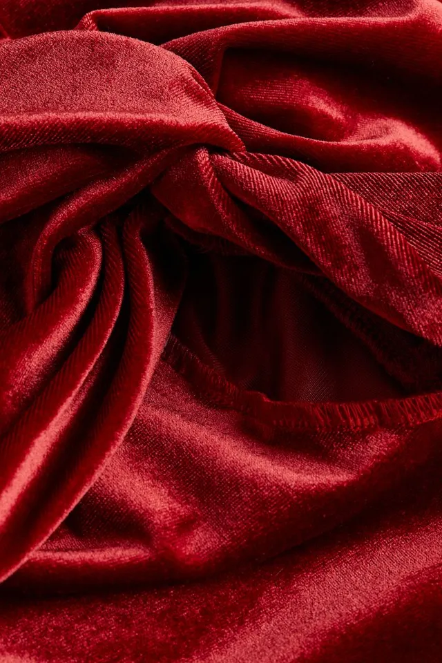 Deep Red Stretch Velvet – Purpleseamstress Fabric