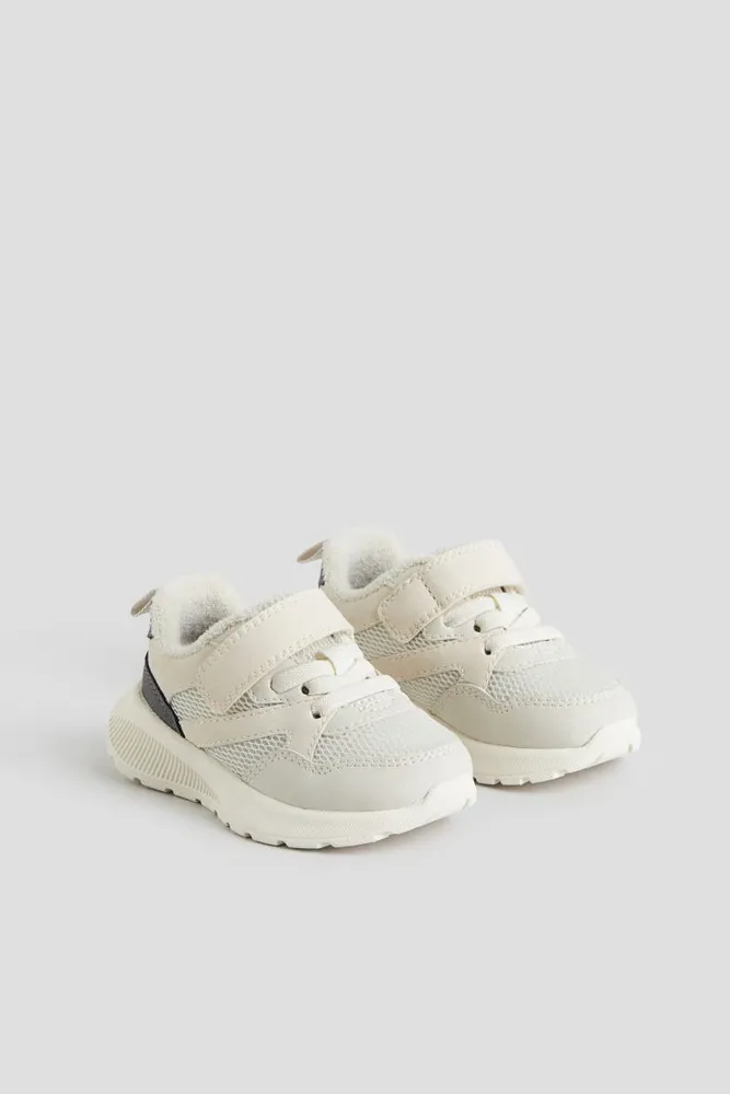 Lightweight-sole Sneakers