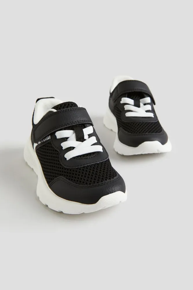 Lightweight-sole Sneakers