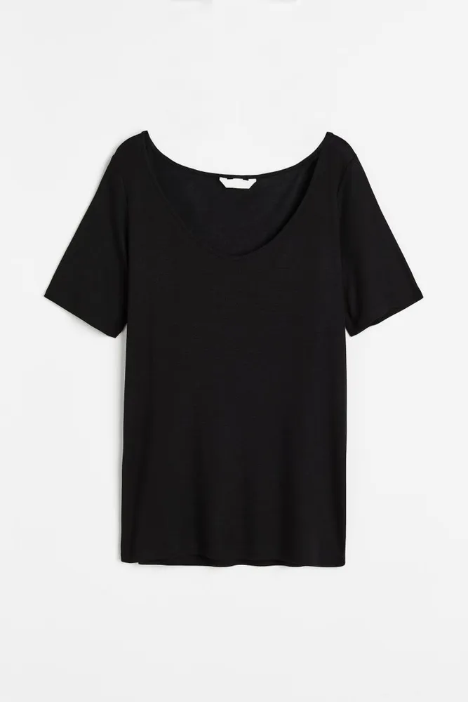 BDG Sammie V-Neck Cutoff Cropped T-Shirt