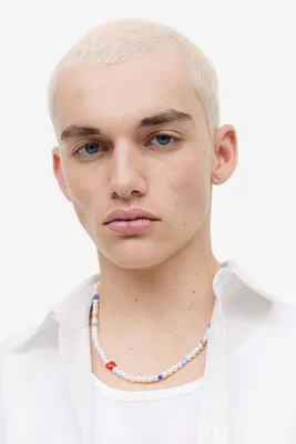 Collier avec perles fantaisie