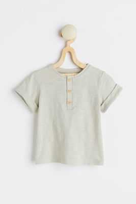 T-shirt with Buttons