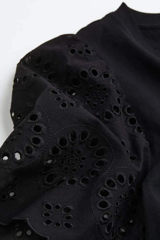 Eyelet Embroidery T-shirt