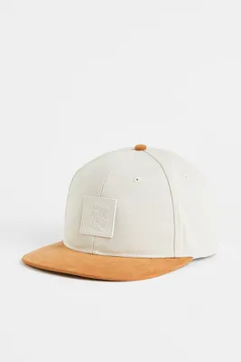 Casquette avec application