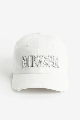 Gorra de sarga con aplicación