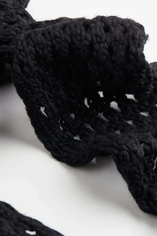 Narrow Hole-knit Scarf