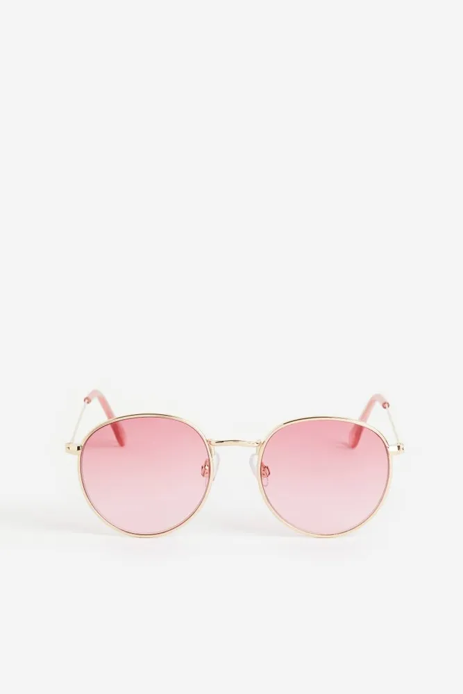 Sunglasses with Eyeglass Chain