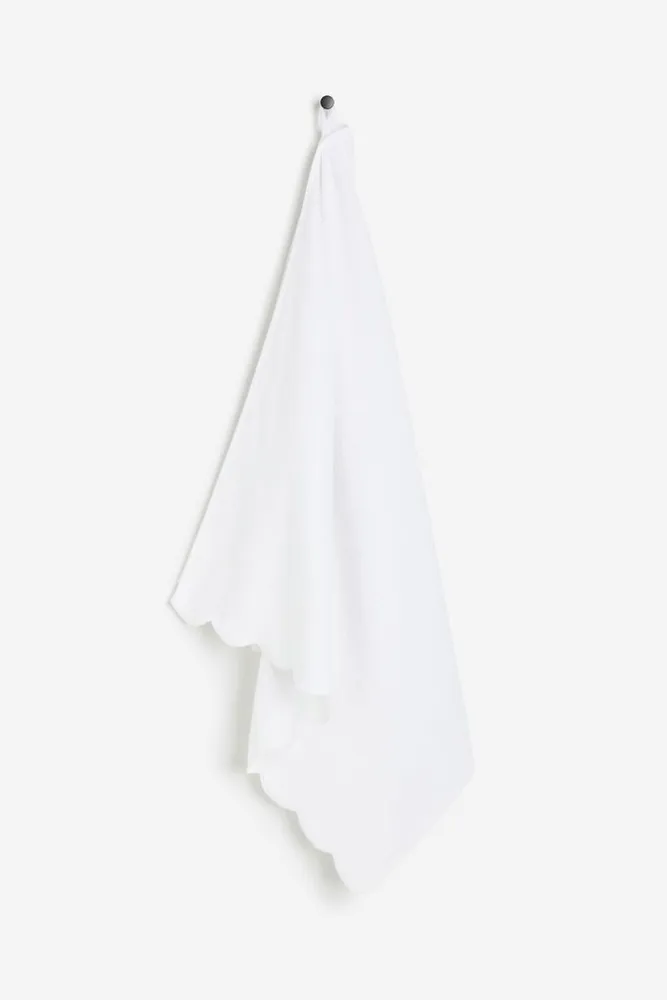 Scalloped-edge Bath Towel