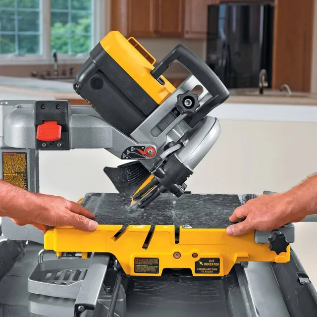 DEWALT D24000S-A 10-in Portable Wet Tile Saw with Stand Hillside Shopping  Centre