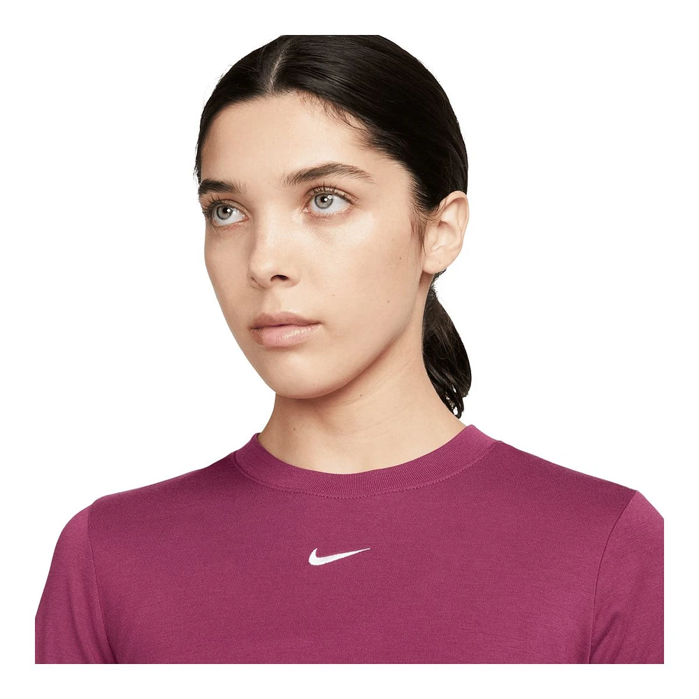 Nike Women's Essentials Slim Cropped LBR T Shirt