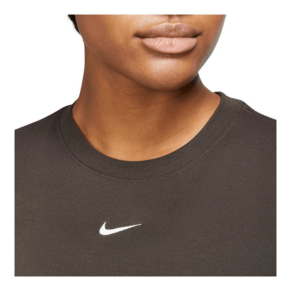 Nike Women's Essentials Slim Cropped LBR T Shirt