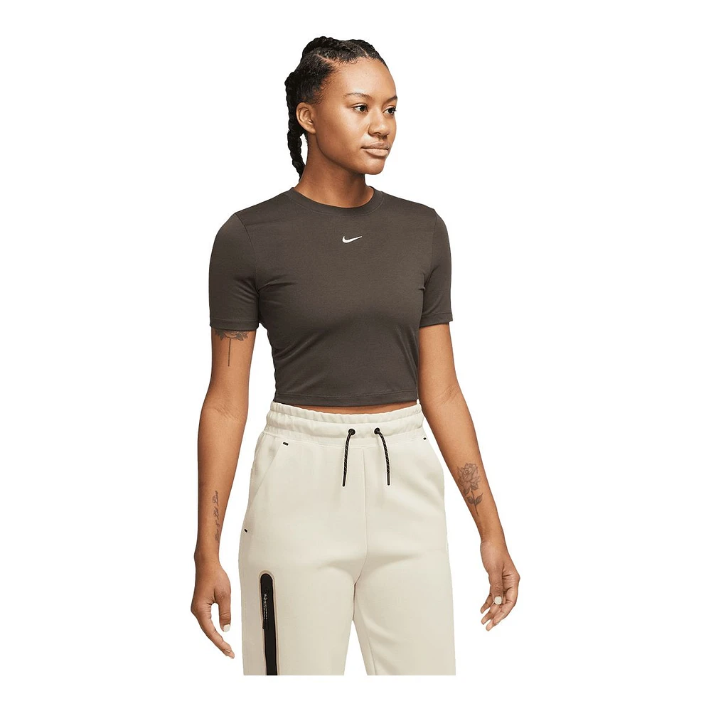 Nike Women's Essentials Slim Cropped LBR T Shirt