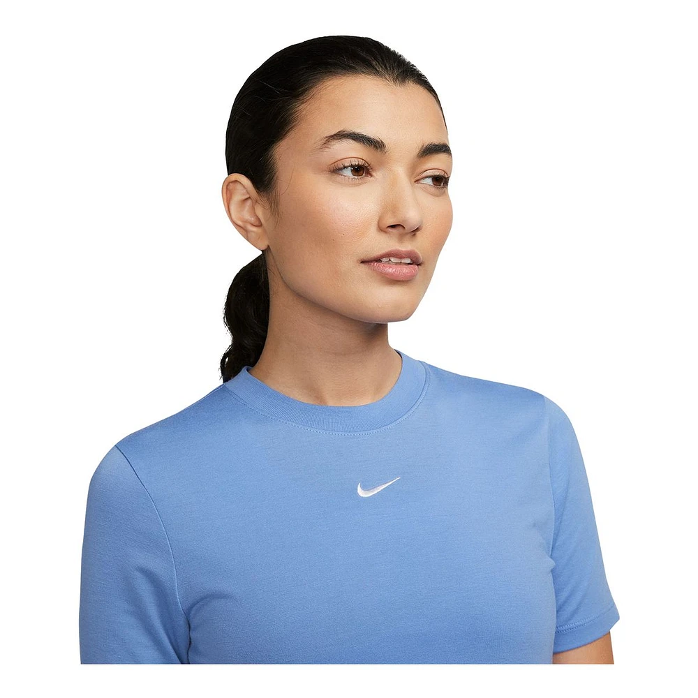 Nike Women's Essentials Slim Cropped LBR T Shirt