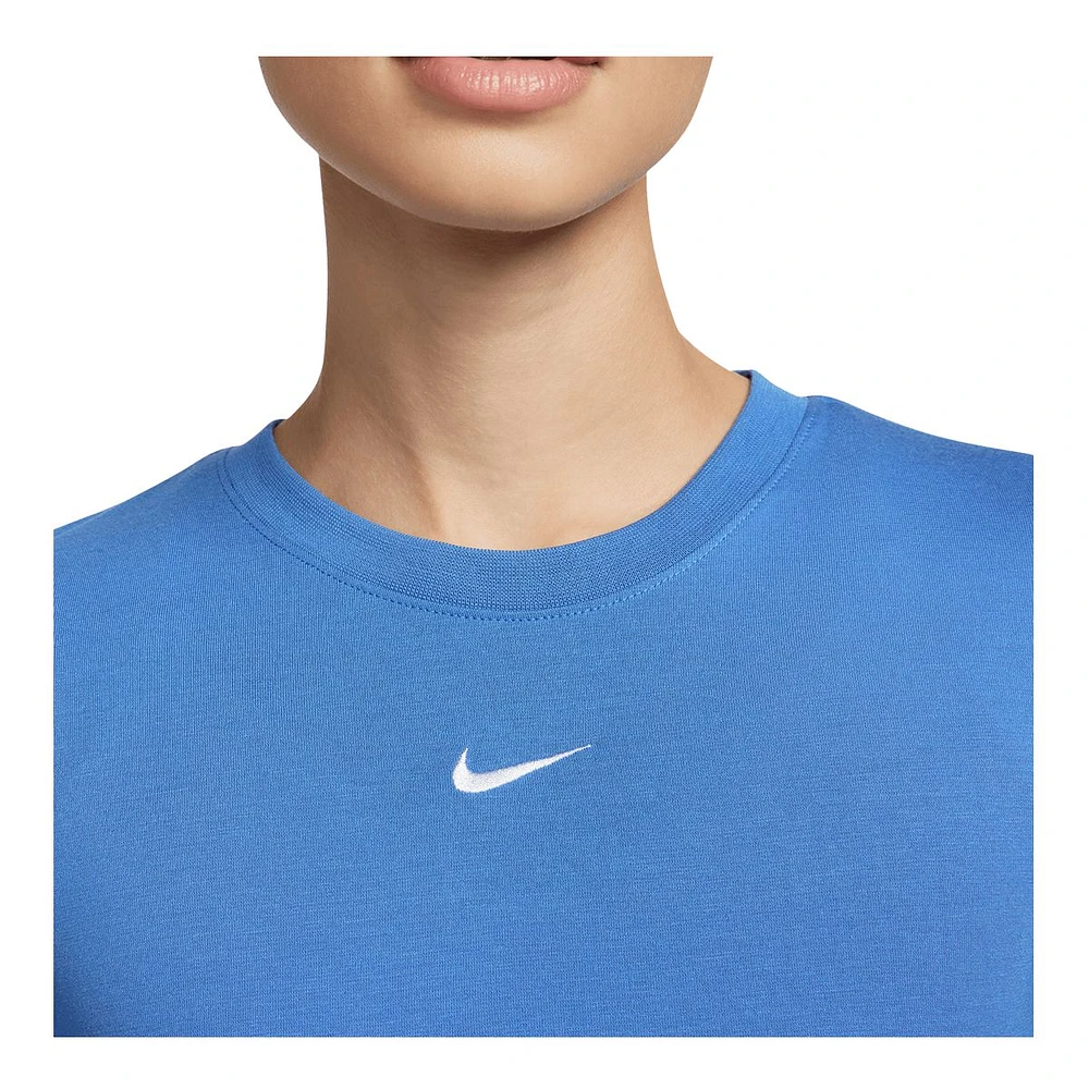 Nike Women's Essentials Slim Cropped LBR T Shirt