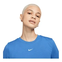 Nike Women's Essentials Slim Cropped LBR T Shirt