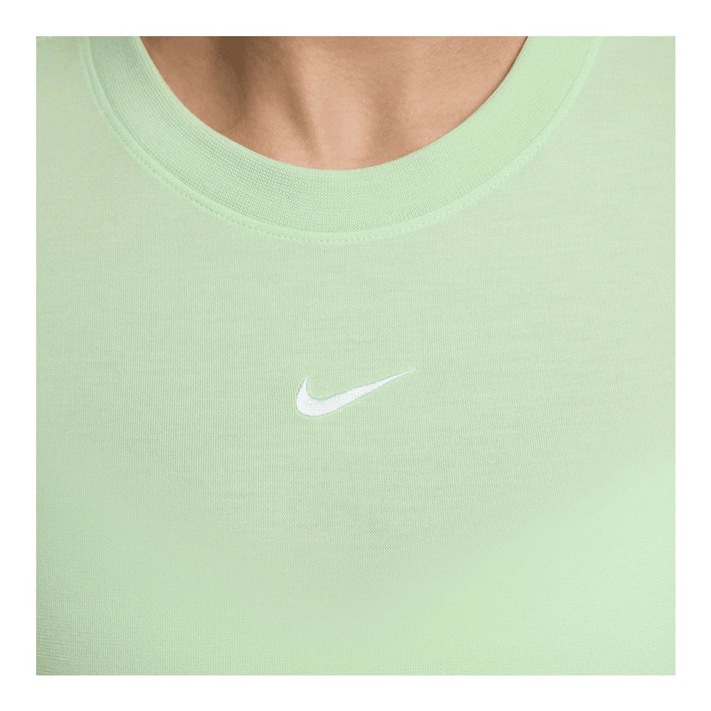 Nike Women's Essentials Slim Cropped LBR T Shirt