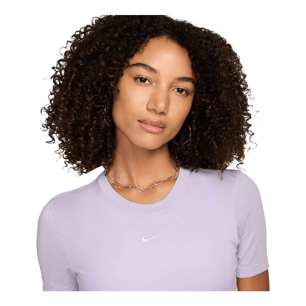 Nike Women's Essentials Slim Cropped LBR T Shirt