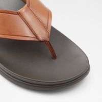 Afuthien Cognac Men's Flip flops | ALDO US