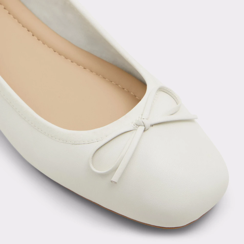 Evelinna Blanc/Oss Femmes Ballerines | ALDO Canada