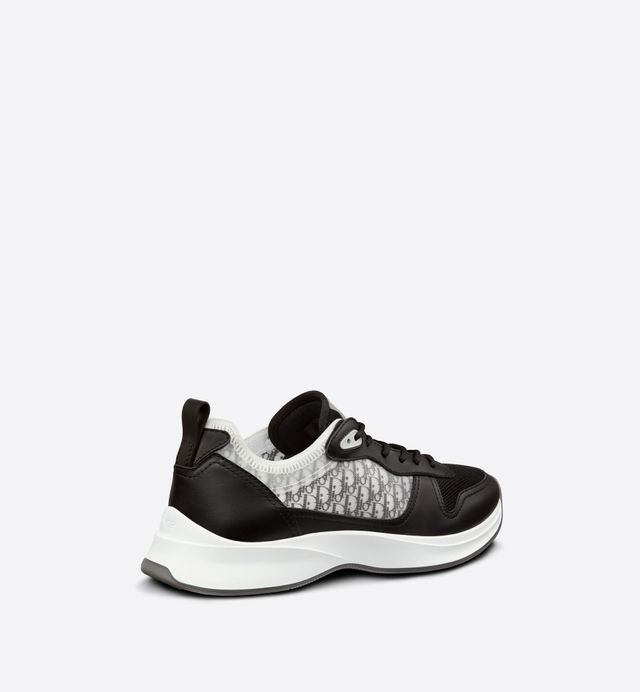 B25 Runner Sneaker