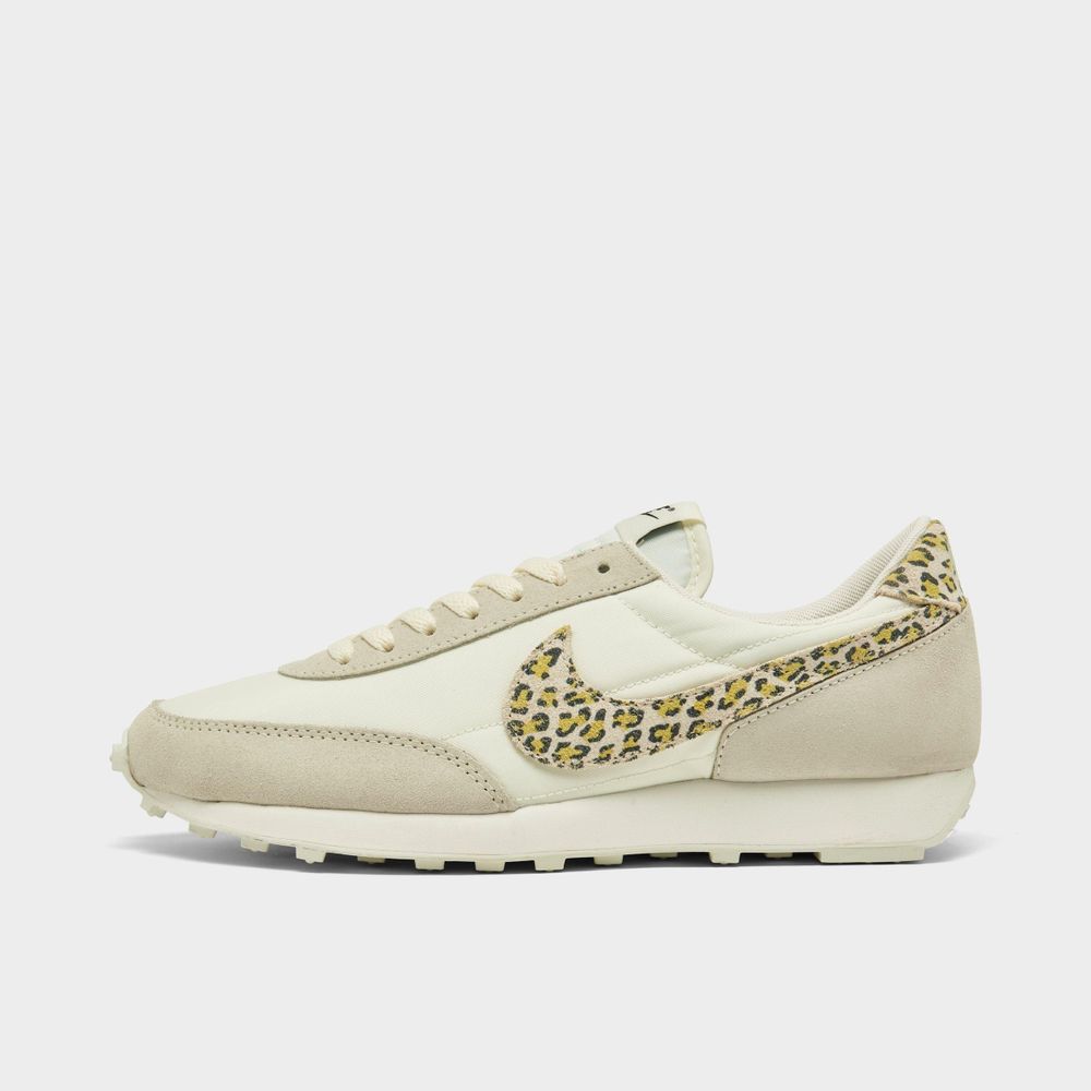NIKE Women's Nike Daybreak SE Casual 