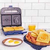 Star Wars: The Mandalorian Baby Yoda and Mandalorian Waffle Maker