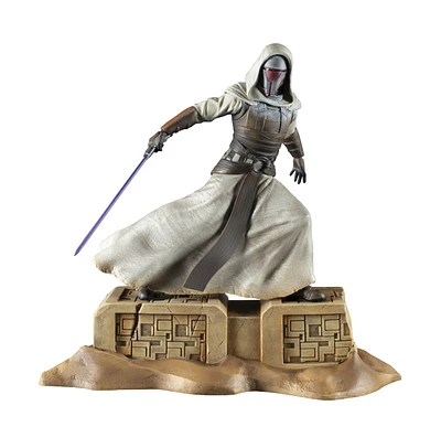 Diamond Select Toys Star Wars: Knights of the Old Republic Jedi Revan PVC 10-in Statue