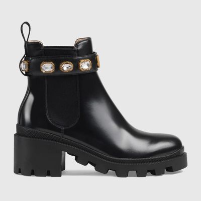 Leather ankle boot with belt