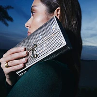 Avenue Wallet With Chain